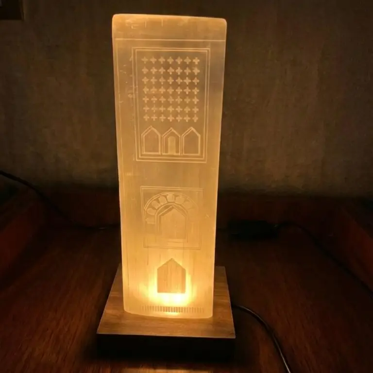 مصباح السيلينيت في غرفة النوم